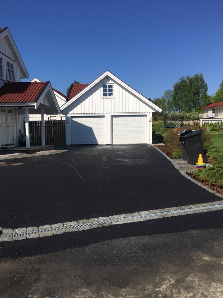 Legge asfalt på gårdsplassen Legge asfalt på gårdsplassen
